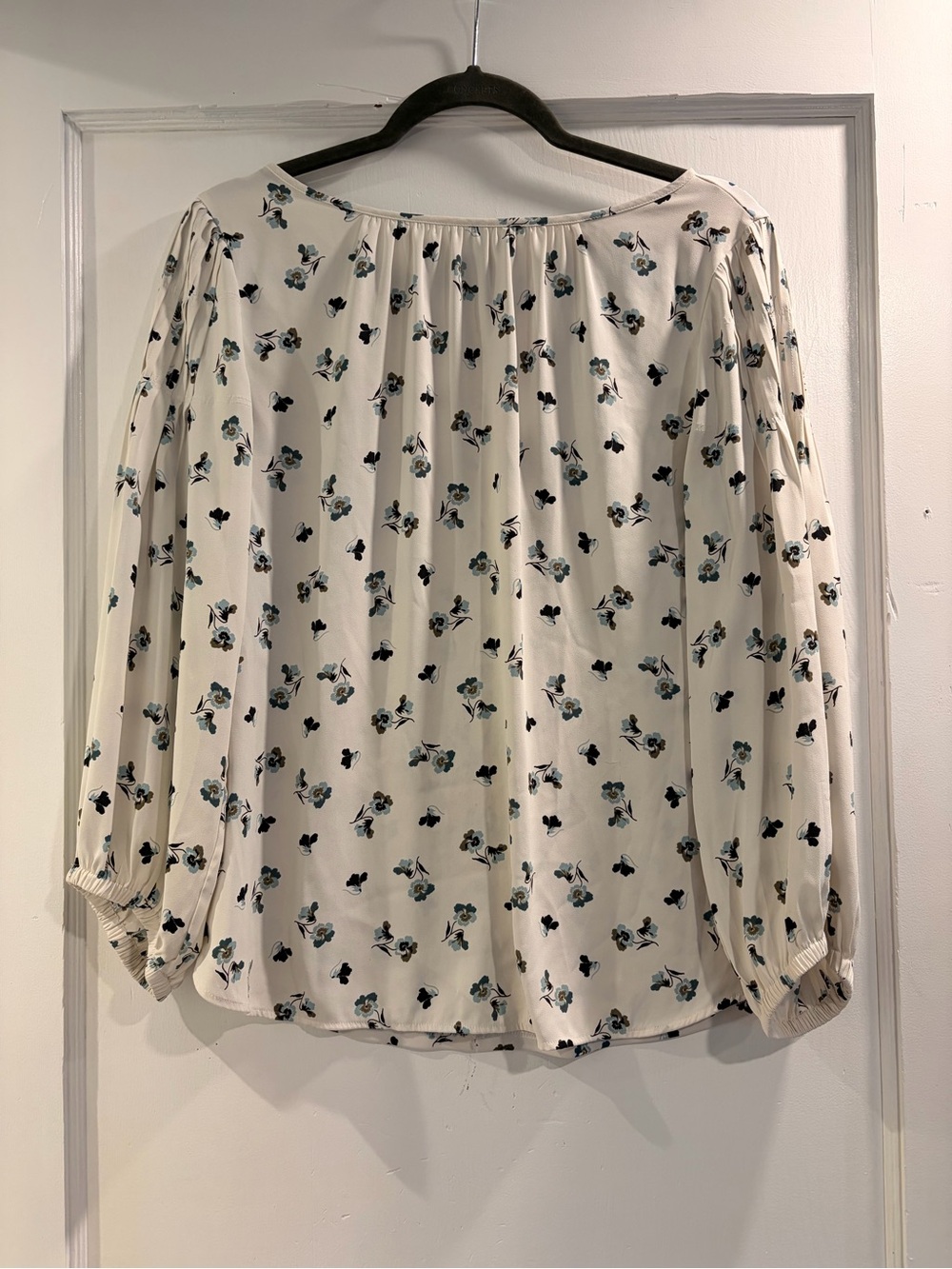 Ann Taylor Cream Floral Long-Sleeve Peasant Blouse